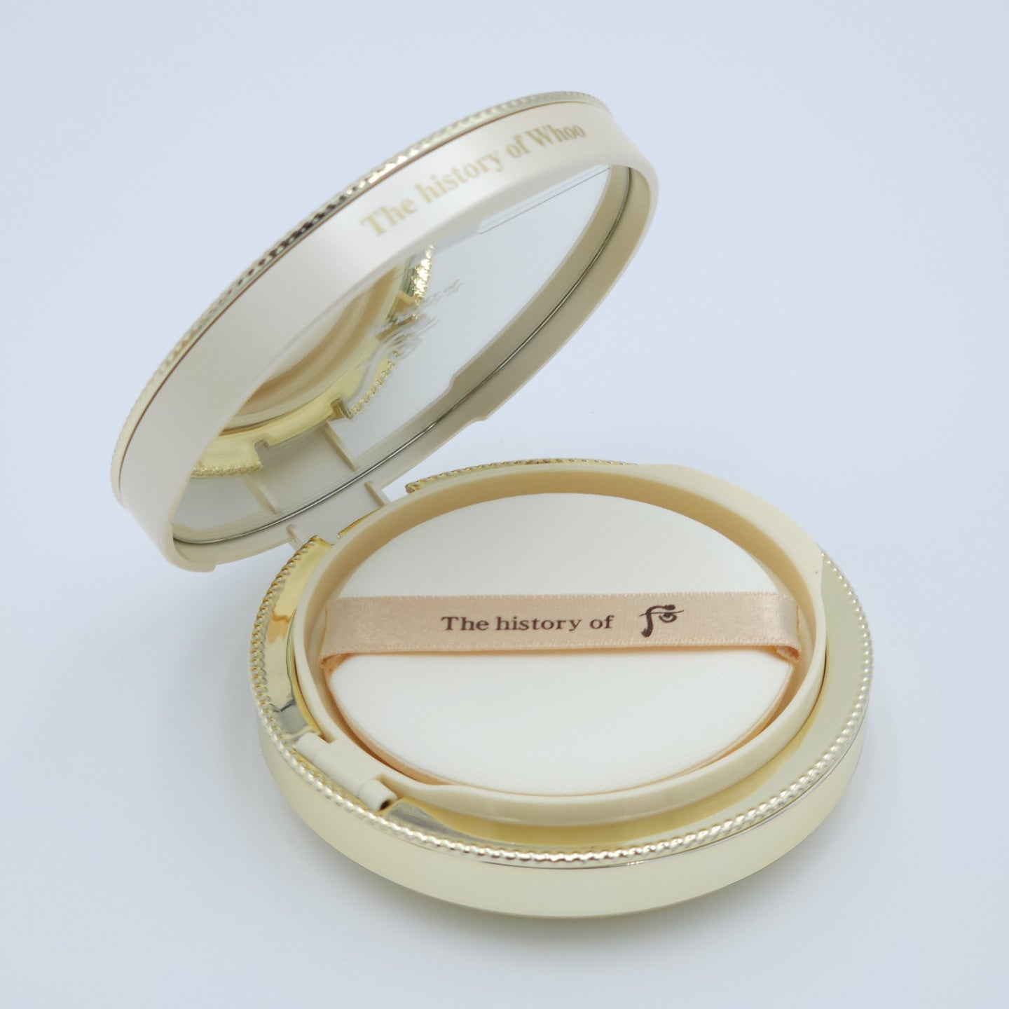 The History of Whoo Gongjinhyang Mi Luxury Golden Cushion Glow SPF50+ PA+++