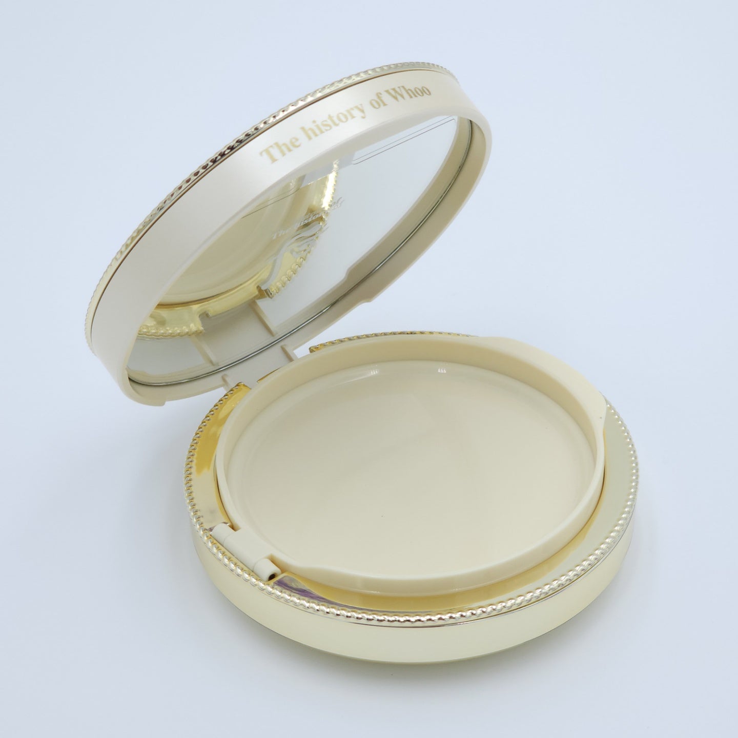 The History of Whoo Gongjinhyang Mi Luxury Golden Cushion Glow SPF50+ PA+++