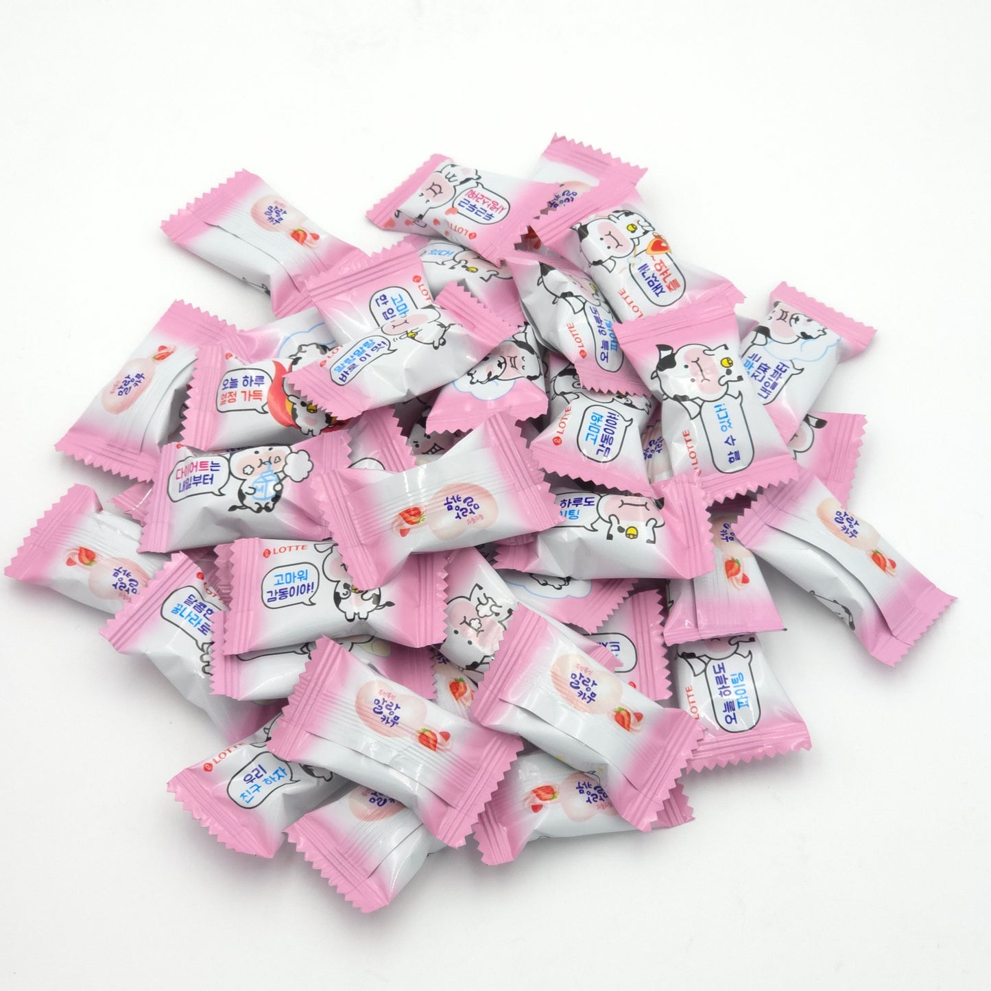 LOTTE Fluffy Candy Malang Cow Strawberry Milk 158g K-Food