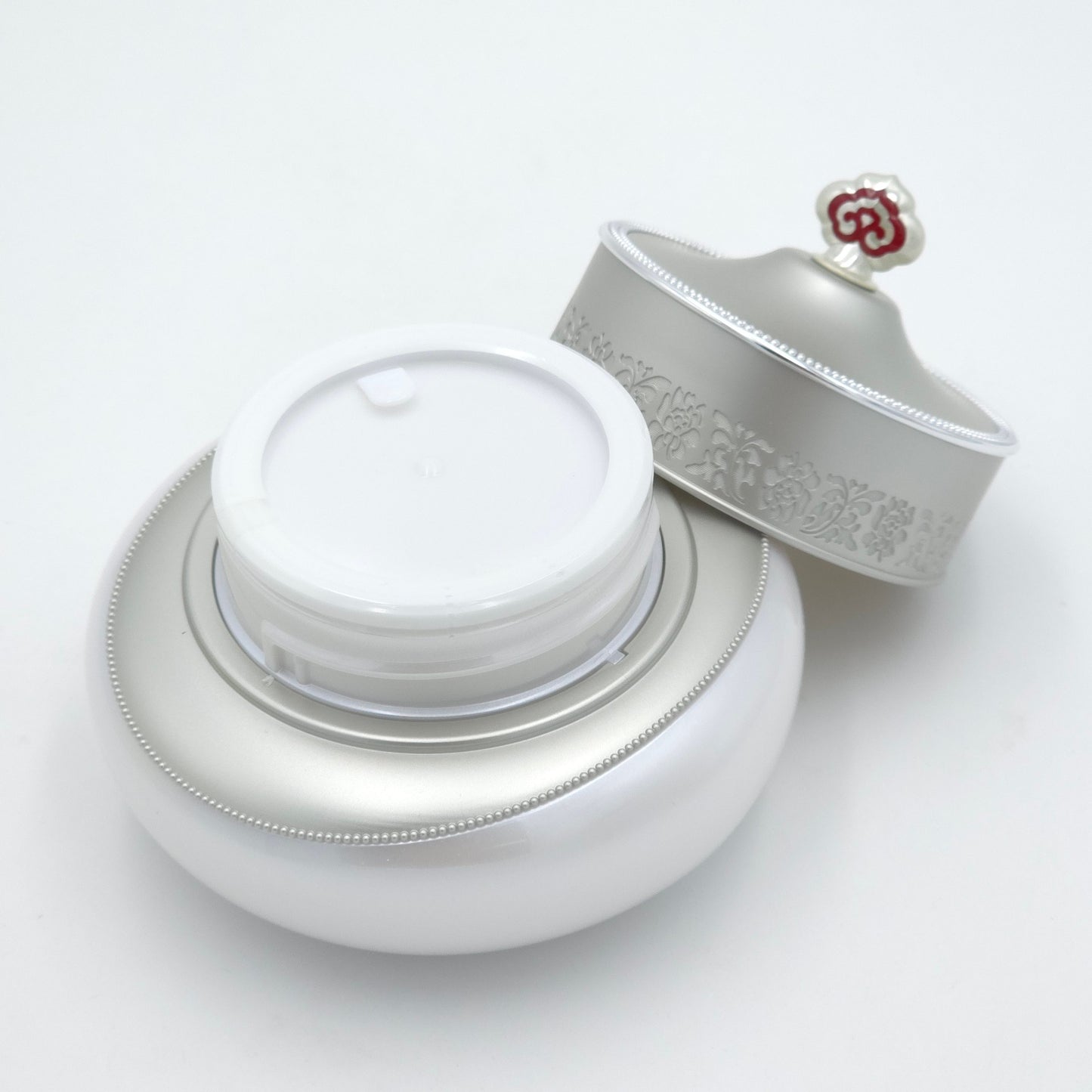 The history of Whoo Gongjinhyang Seol Radiant White Ultimate Corrector 50ml Brightening
